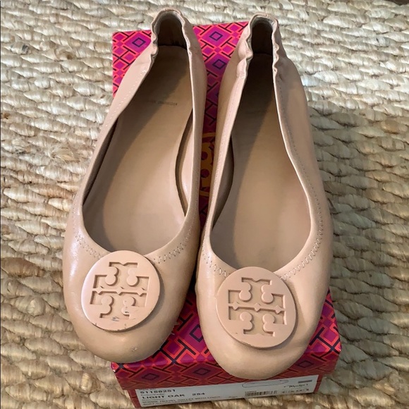 tory burch minnie travel ballet flat light oak